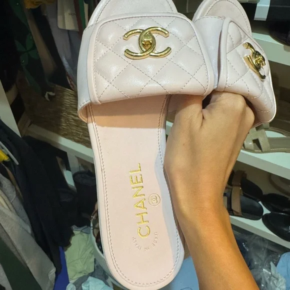 CHANEL Quilted Lambskin CC Turnlock Sandal - Picture 11 of 15